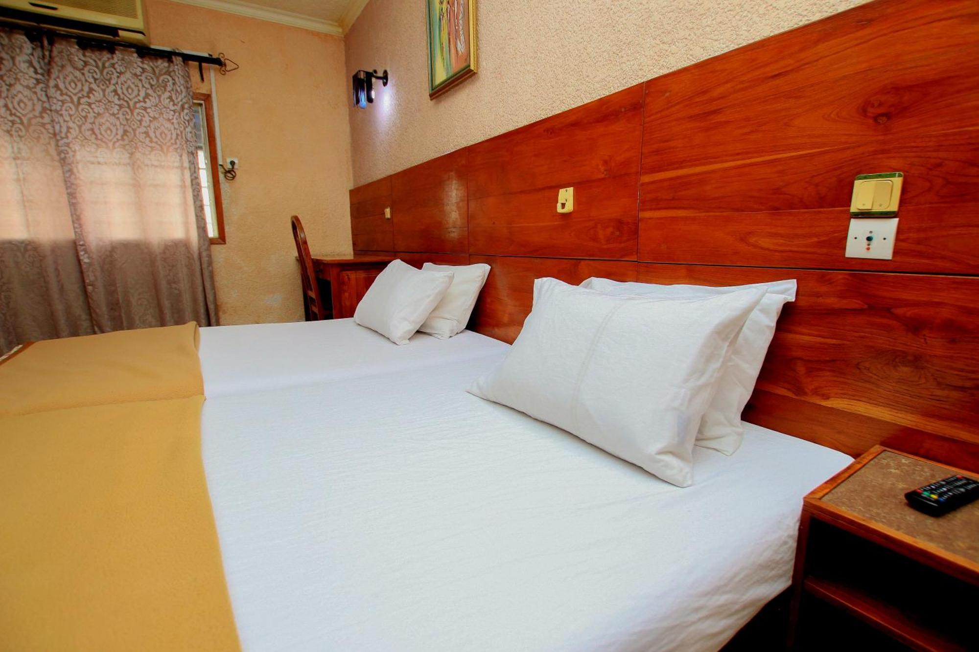 Hotel Le Prince 코토누 외부 사진