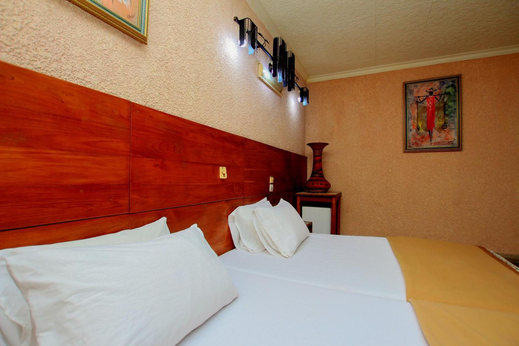 Hotel Le Prince 코토누 외부 사진